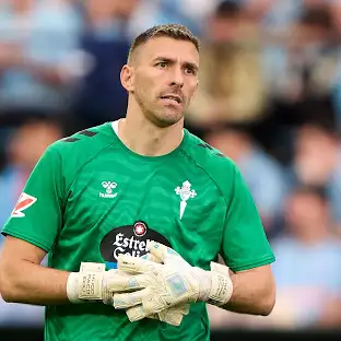 Vicente Guaita: Kiper Kalem dari Spanyol yang Jadi Dinding Tak Tergantikan di Crystal Palace